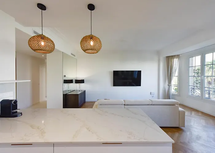 Rare Luxury 3-br Near The Croisette * Cannes