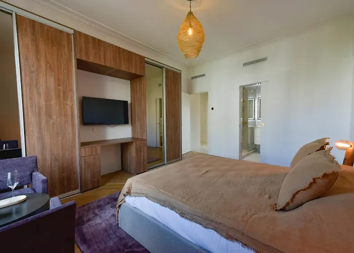 Rare Luxury 3-br Near The Croisette Cannes